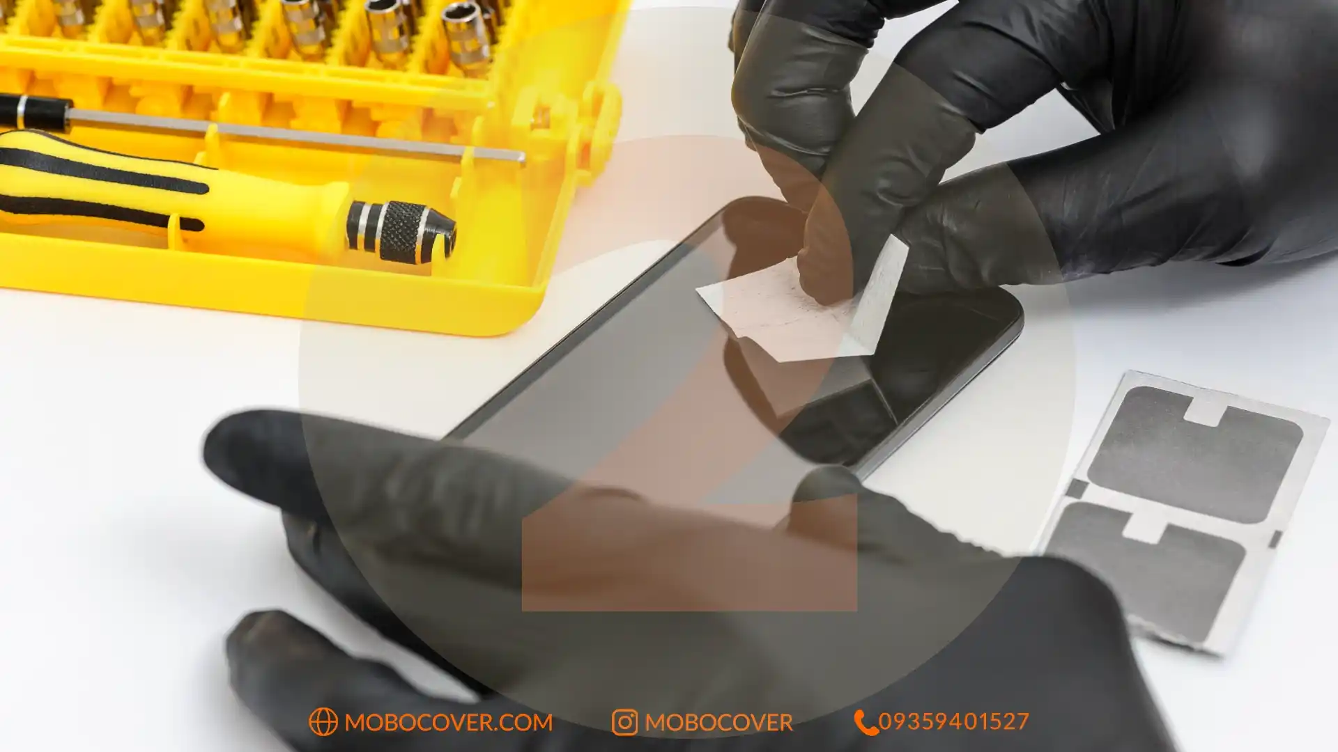 مرحله دوم نصب گلس گوشی : تمیز کردن دقیق صفحه نمایش